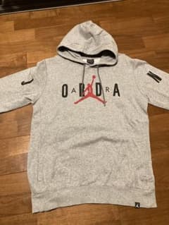【週末値引き】Nike Jordan グレー パーカー Mサイズのサムネイル