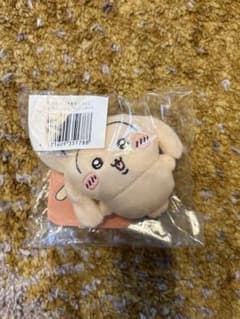 ちいかわ うさぎだらけくじ E賞 ぬいぐるみバッジのサムネイル