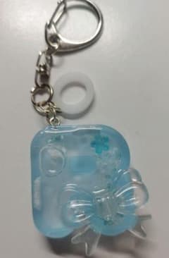ハンドメイドレジンキーホルダー水色のサムネイル