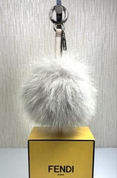 FENDI Fロゴ ファーチャーム ポンポン 良品 FENDI フェンディ ポンポン ファー レザー キーホルダー チャーム
