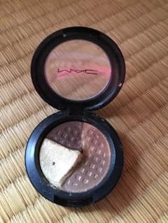 MAC アイシャドウのサムネイル