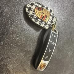 限定品 ポルシェ 純正スマートキー ぺピータ柄クレスト 限定品 ポルシェ 純正スマートキー ぺピータ柄クレスト - メルカリ