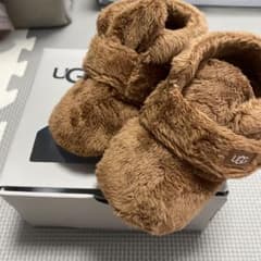 UGG ベビーシューズ ブラウン ファーのサムネイル