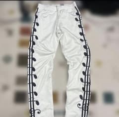 ジェレミースコット アディダス 音符 レア 希少 派手 白トラックパンツ XS adidas x Jeremy Scott 音符柄 トラックパンツ M - メルカリ