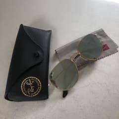 RayBanのサングラスのサムネイル