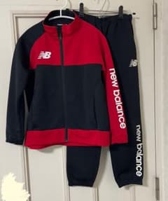 New Balance ジャージ 赤/黒 上下セット 130のサムネイル
