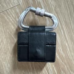 HELIOT EMIL レザーイヤホンケース カラビナ付き HELIOT EMIL レザーイヤホンケース カラビナ付き - メルカリ