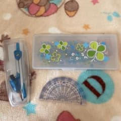 定規セットとコンパスのサムネイル