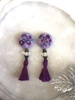 パープルの草花手刺繍ピアスのサムネイル