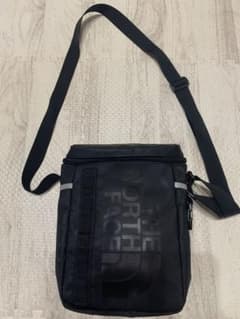 THE NORTH FACE ショルダーバッグ ブラックのサムネイル