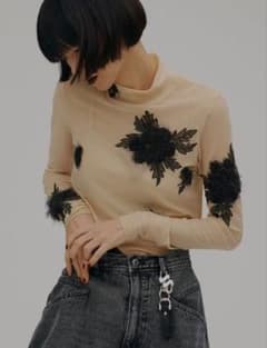 Ameri VINTAGE UND 3D FLOWER SKIN TOP - メルカリ