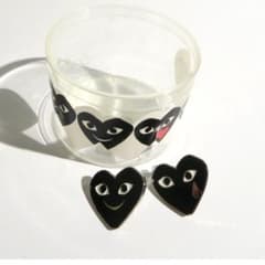 PLAY COMME des GARCONS ハート ピンバッジ 2個セット - メルカリ