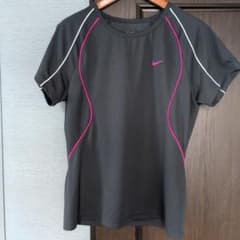 NIKE 半袖Tシャツ ブラック ピンクのサムネイル