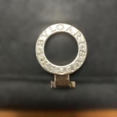BVLGARI ブラック 財布 リング型ロック付きのサムネイル