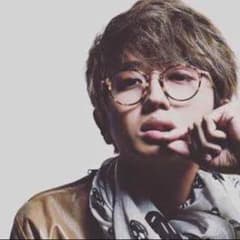 西島隆弘さん愛用メガネのサムネイル