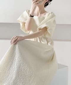 クリーム色 スクエアネック ロングドレスのサムネイル