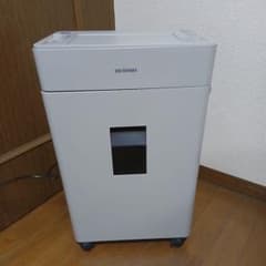 美品　2022年製　業務用アイリスオーヤマ　シュレッダー　 KAFSR11OM 美品 2022年製 業務用アイリスオーヤマ シュレッダー KAFSR11OM - メルカリ