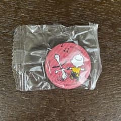 くら寿司 PEANUTS スヌーピー 缶バッジのサムネイル