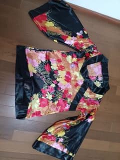 和柄 花柄 サテン トップスのサムネイル