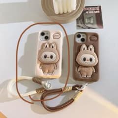 ラブブ　iPhone11proケース ベージュのサムネイル