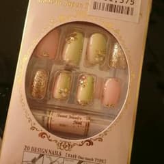 新品未使用ネイルチップ(*¨*)♡定価1575円→→→999円！のサムネイル