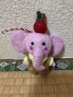 新品ネパールオリジナル ピンクの象ウールフェルトチャーム手作りお土産のサムネイル