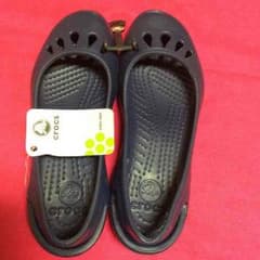 未使用✴︎crocs サンダル✴︎W7のサムネイル