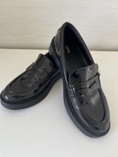ZARA エナメル黒ローファーのサムネイル