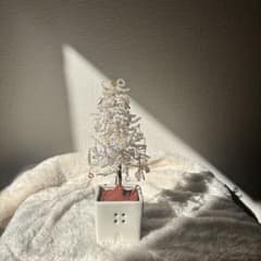 ビーズ製クリスマスツリー ホワイト - メルカリ