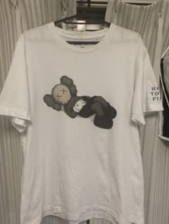 UNIQLO  KAWS Tシャツのサムネイル