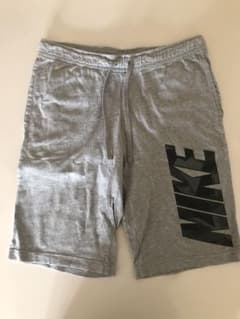NIKE グレーショートパンツ ロゴプリントのサムネイル