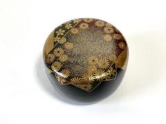 大多尾重則作　色紙春秋蒔絵　平棗　なつめ　棗　茶道具　共箱　蒔絵　桜　菊 大多尾重則作 色紙春秋蒔絵 平棗 なつめ 棗 茶道具 共箱 蒔絵 桜