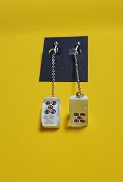 麻雀牌透明デザイン チェーンタイプ　イヤリングのサムネイル