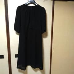 黒のワンピースのサムネイル