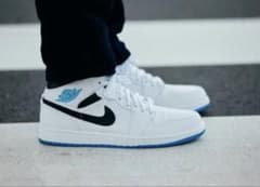 AJ1 mid レーザーブルー 32cm 箱付新品 エアジョーダン AJ1 mid レーザーブルー 32cm 箱付新品 エアジョーダン - メルカリ