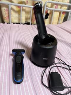 BRAUN Series 5 電気シェーバー 本体 洗浄器付きのサムネイル