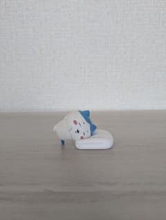 ちいかわ【ハチワレ】 フィギュア 寝そべりのサムネイル