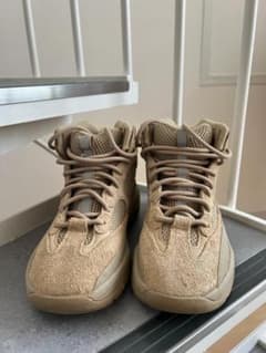 アディダス YEEZY DESERT BOOT ベージュのサムネイル