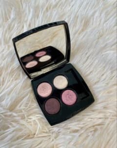 CHANELレキャトルオンブル 31 ローズアンヴォレ　アイシャドウのサムネイル