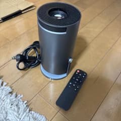 ポータブルプロジェクター 本体 リモコン付き - メルカリ