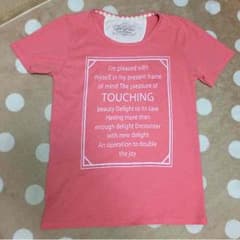 ピンクのTシャツのサムネイル