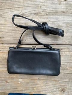 Y's ワイズ レザー がま口 ショルダーウォレット 財布 スマホ 黒 Y's ワイズ レザー がま口 ショルダーウォレット 財布 黒 - メルカリ