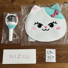 NiziU　NIZOO　ペンライト うちわカバー　ヘアクリップ等　マユカ　ルキャ NiziU NIZOO ペンライト うちわカバー ヘアクリップ等 マユカ ルキャ