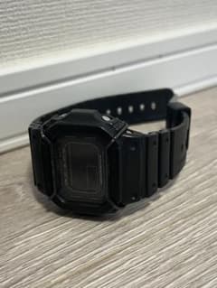 G-SHOCK DW-5600 プロテクター付きデジタル腕時計 黒のサムネイル