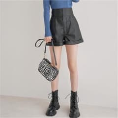 【7/31(日)まで全品最終値下げ！】 GRL レザーショートパンツ tu88のサムネイル