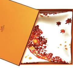 美品 鮮やか エルメス シルクスカーフ カレ90 3枚の葉 紅葉 もみじ 