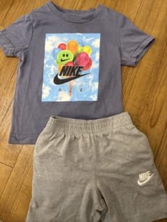 NIKE バルーンプリント Tシャツとショートパンツセットのサムネイル
