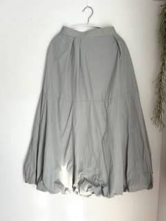 ロングスカート ボリューム グレー　シャカシャカ素材　バルーンロングスカート