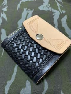 ハンドメイド　二つ折りレザーウォレットのサムネイル