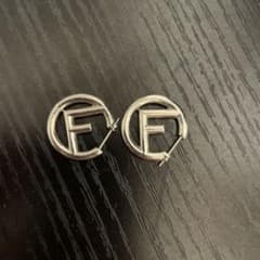 FENDI シルバー Fロゴ フープピアスのサムネイル